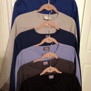 6 Women's Scrub Jackets, Size S.